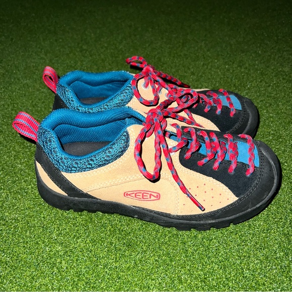 Keen women’s lace up jasper rocks sneaker in fjord blue, safari, & red - Picture 3 of 16